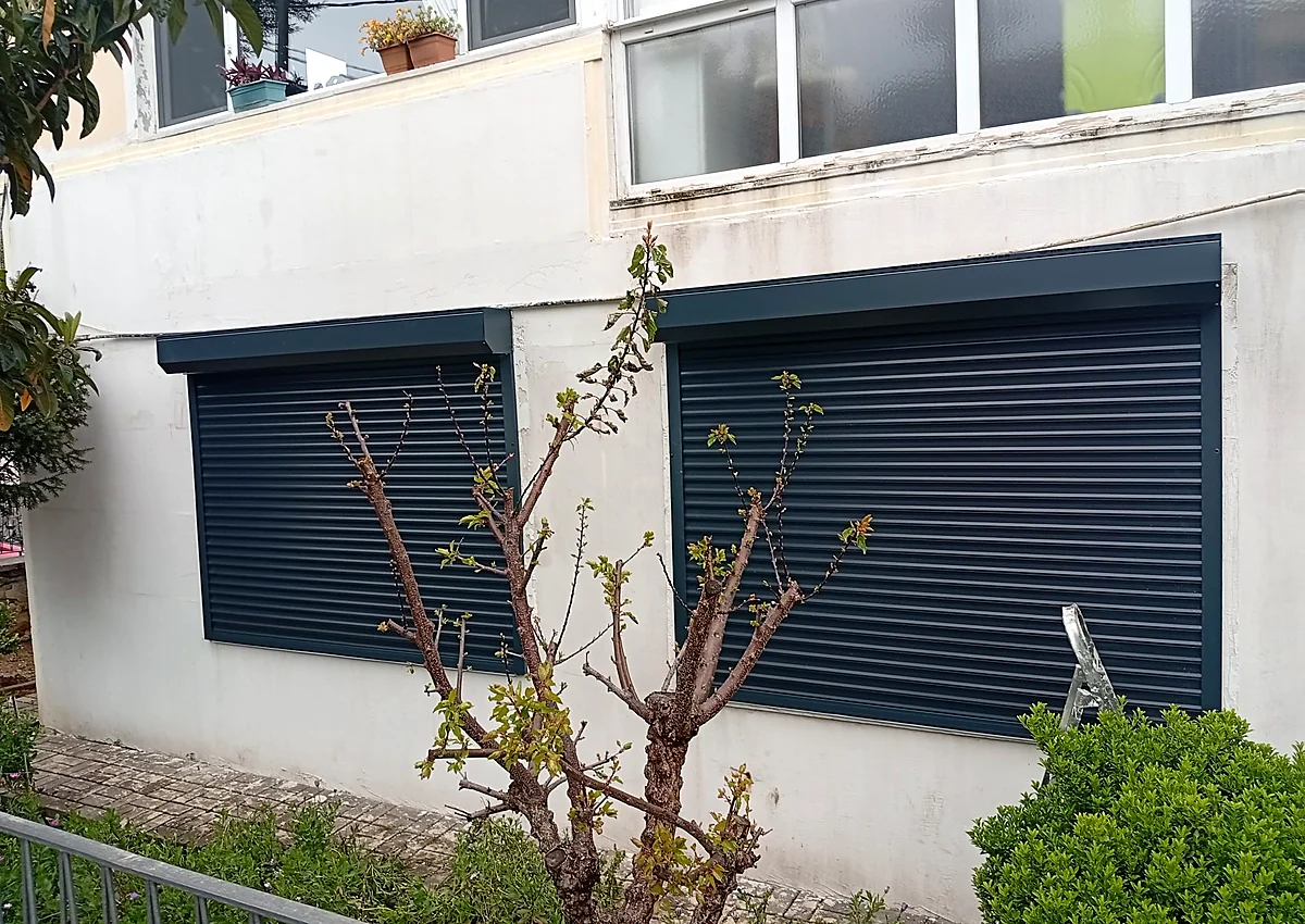 Yan yana iki otomatik panjur uygulaması
